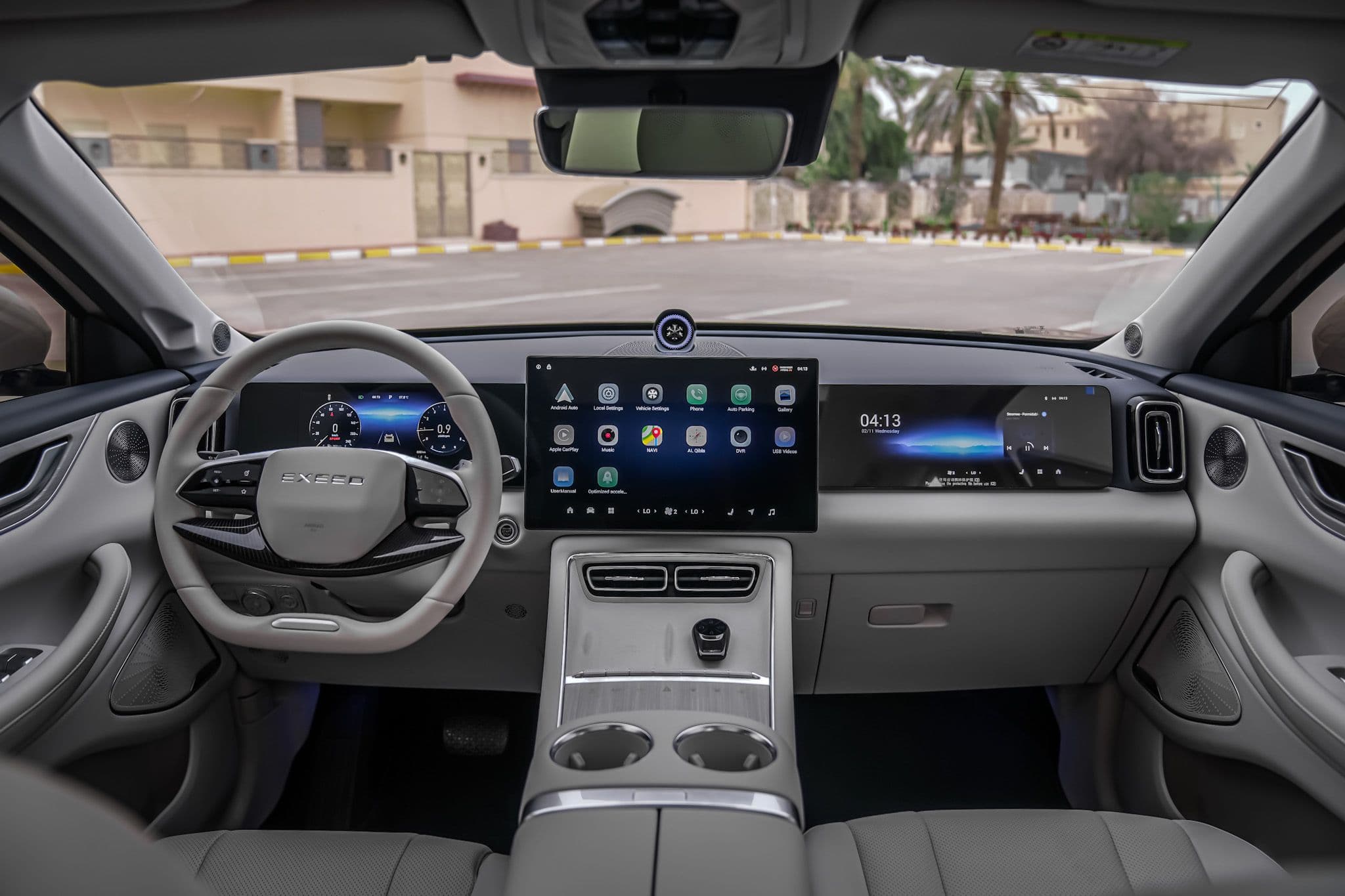 10.25 + 15.6 + 12.3 inch high-definition LCD screens