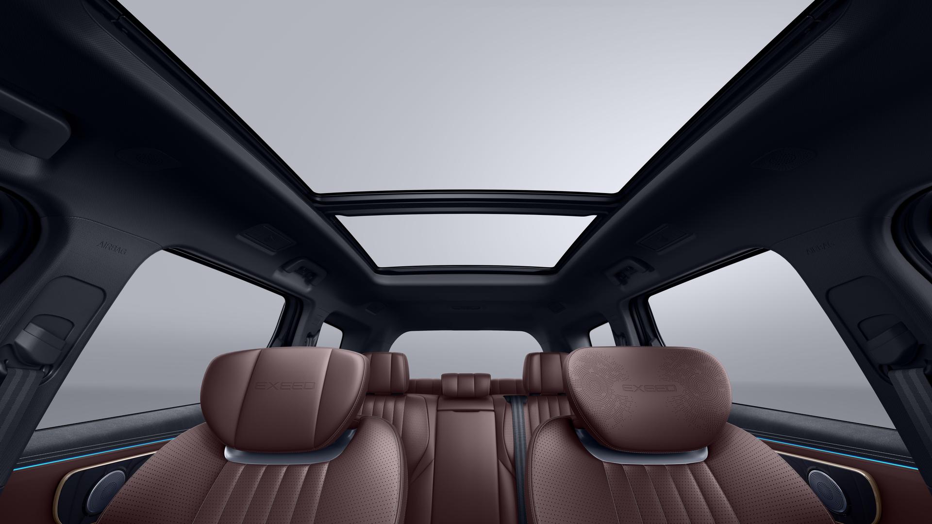 صورة فتحة السقف البانورامية لسيارة  Exeed vx